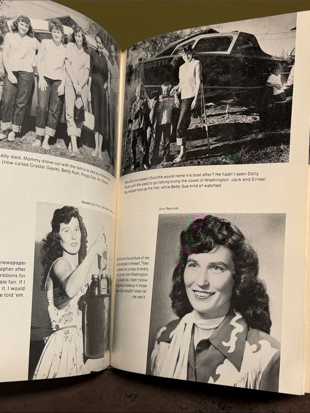 Loretta Lynn “Coal Miner’s Daughter”. 1976 vintage book